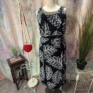 📌R & M Richards Black & White Leaf Print Maxi Dress Metal Decorative Element